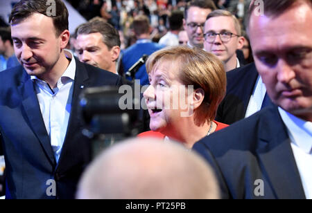 Kiel, Germany. 6 October 2018. German Chancellor Angela Merkel (R) arriving to the Sparkassen-Arena for Germany Day of the Young Union (JU) along with Paul Ziemiak, federal chairman of the Junge Union Deutschland (JU). Around 1000 delegates and guests gathered at the meeting of the youth organisation to discuss how Germany can remain stable and economically successful in 2030. Photo: Carsten Rehder/dpa Credit: dpa picture alliance/Alamy Live News Credit: dpa picture alliance/Alamy Live News Credit: dpa picture alliance/Alamy Live News Stock Photo