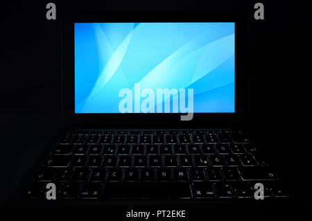 Laptop with blank display, blue screen, cybercrime Symbolical image, data protection Stock Photo