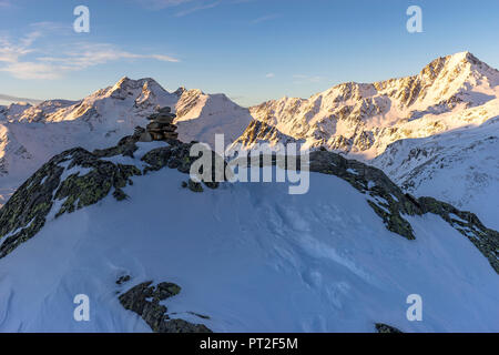 Europe, Italy, South Tyrol, Schnalstal, Kurzras, morning mood at the refuge Schöne Aussicht with view of the Ötztal Alps