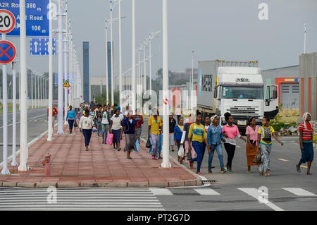 ETHIOPIA , Southern Nations, Hawassa or Awasa, Hawassa Industrial Park, chinese-built for the ethiopian government to attract foreign investors with low rent and tax free to establish a textile industry and create thousands of new jobs, women come to work Stock Photo