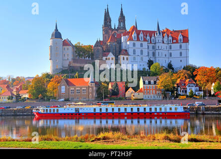 Waterfront of the city on the Elbe river with cathedral, Albrechtsburg and river cruise ship, Meissen, Elbe, Saxony, Germany Stock Photo