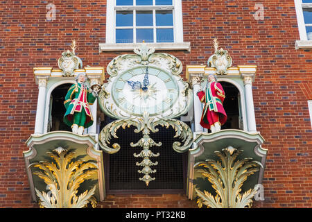 England, London, Piccadilly, Fortnum & Mason, Fortnum's Clock Stock Photo