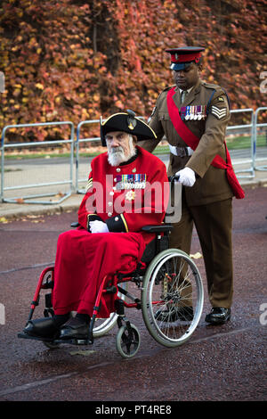 Johnson Beharry (VC) pushing Bill Speakman (VC) at the Remembrance Day Parade, London. Stock Photo