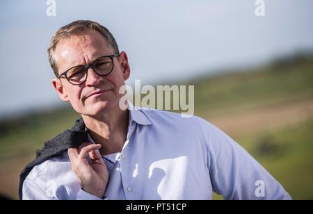 Munich, Bavaria, Germany. 6th Oct, 2018. Berlin Oberbuergermeister (mayor) MICHAEL MUELLER during a visit to Munich's Freiham district. In support of the Bavarian SPD, Berlin Mayor Michael Mueller visited the Freiham district of Munich to view the large construction project that will bring tens of thousands of jobs and living units to the edge of the city's western boundary. Hosting Mueller were Florian Ritter of the Bavarian SPD in the Landtag, Christian Mueller, city councilman, and district councilor Katja Weitzel. The Bavarian state elections will take place on October 14th and hav Stock Photo