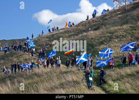 Edinburgh, Scotland, UK. 6th October 2018. 'All Under One Banner March' went ahead with tens of thousands of Scottish supporters waving flags and banners despite a threat of a ban to march into Holyrood Park.  Many had a picnic. The march began at Johnstone Terrace down the Royal Mile and the rally was held in  Holyrood Park. One of the speakers was Tommy Sheridan Socialist Party. Motorcyclists for Independence were applauded through the park by the crowds. Stock Photo