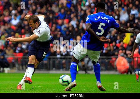 London, UK. 6th Oct 2018. Harry Kane of Tottenham Hotspur in action (l) .EPL Premier League match, Tottenham Hotspur v Cardiff City at Wembley Stadium in London on Saturday 6th October 2018.  this image may only be used for Editorial purposes. Editorial use only, license required for commercial use. No use in betting, games or a single club/league/player publications . pic by Steffan Bowen/Andrew Orchard sports photography/Alamy Live news Stock Photo