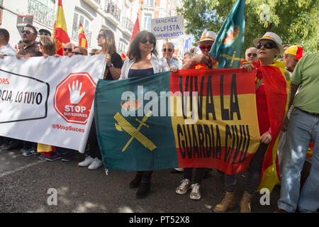 October 6, 2018 - Madrid, Spain - Protesters are seen showing a Spanish flag in support of the Civil Guard during the protest..Millions of people with Spanish constitutional and Falangist flags demonstrated in Madrid against the Spanish government of Pedro Sanchez, for the unity of the country and against the inheritance tax. The demonstration stated at the Plaza de ColÃ³n to the Congress of Deputies. (Credit Image: © Lito Lizana/SOPA Images via ZUMA Wire) Stock Photo