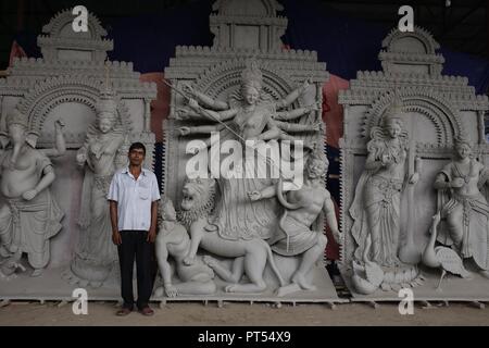 Dhaka, Bangladesh. 6th Oct, 2018. Roton Pal, an artist poses for a photo at a workshop as he spends busy time ahead of Durga at Ramna Kali Mandir. Credit: MD Mehedi Hasan/ZUMA Wire/Alamy Live News Stock Photo