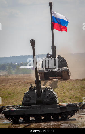 Zhukovsky, Russia. 11th Aug, 2014. A Msta-S, 152.4 mm self-propelled howitzer seen caring a Russian flag on its barrel while taking part in the Tank show during the Engineering Technologies exhibition. Credit: Leonid Faerberg/SOPA Images/ZUMA Wire/Alamy Live News Stock Photo