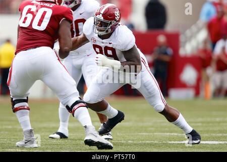 Oct 20, 2018: McTelvin Agim #3 Arkansas defensive end comes off the edge.  Arkansas defeated Tulsa 23-0 at Donald W. Reynolds Stadium in Fayetteville,  AR, Richey Miller/CSM Stock Photo - Alamy