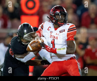 October 06, 2018: Utah Utes quarterback Tyler Huntley (1) finds an open receiver, during a NCAA football game between the Utah Utes and the Stanford Cardinal at the Stanford Stadium in Stanford, California. Valerie Shoaps/CSM Stock Photo
