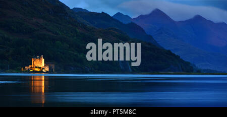 Eilean Donan Castle with the Five Sisters of Kintail in the background Stock Photo