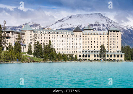 The fairmont chateau lake louise resort hotel at lake louise in banff ...