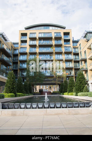 Waterfront apartments at Kew Bridge, Kew Bridge Road, Hounslow, Middlesex, UK Stock Photo