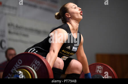 Karlsruhe Durlach, Deutschland. 06th Oct, 2018. Sabine Kusterer (Durlach) in action. GES/Wrestling 1st Bundesliga: KSV Durlach - AC Mutterstadt, 06.10.2018 Sport: 1st. German Weightlifting League: SV Durlach - AC Mutterstadt, Durlach, October 6, 2018 | usage worldwide Credit: dpa/Alamy Live News Stock Photo