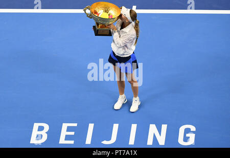 Beijing, China. 7th Oct, 2018. Caroline Wozniacki of Denmark kisses the trophy during the awarding ceremony of the women's singles event at the China Open tennis tournament in Beijing, capital of China, on Oct. 7, 2018. Credit: Zhang Chenlin/Xinhua/Alamy Live News Stock Photo