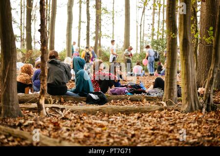 Buir, Deutschland. 06th Oct, 2018. Protesters at the demo for climate protection and versus lignite mining 'Save the forest - stop coal' at Hambacher Wald near Koln. Buir, 06.10.2018 | usage worldwide Credit: dpa/Alamy Live News Stock Photo