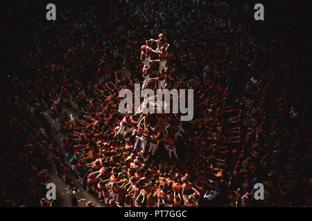 Barcelona, Spain. 7th Oct 2018.  The 'Castellers de Barcelona' build a human tower during day three of the 27th Tarragona Human Tower Competition in Tarragona. The competition takes place every other year and features the main 'Castellers' teams (colles) of Catalonia during a three day event organized by the Tarragona City Hall Credit: Matthias Oesterle/Alamy Live News Stock Photo
