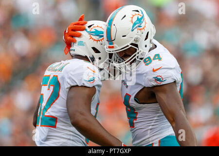 Miami Dolphins defensive tackle Raekwon Davis (98) walks on the