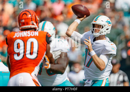 Cincinnati Bengals defensive end Sam Hubbard (94) celebrates a touchdown on  a fumble return against the Miami Dolphins during the second half of an NFL  football game in Cincinnati, Sunday, Oct. 7, …