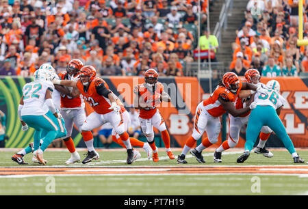 Cincinnati, Ohio, USA. 07th Oct, 2018. Miami Dolphins wide receiver Jakeem  Grant (19) celebrates with teammates after scoring a touchdown in a game  between the Miami Dolphins and the Cincinnati Bengals at