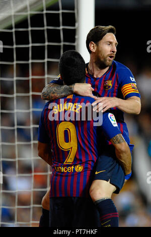 Valencia, Spain. 7th Oct 2018. Leo Messi celebrates after scoring his sides first goal during the week 8 of La Liga match between Valencia CF and FC Barcelona at Mestalla Stadium in Valencia, Spain on October 7, 2018. Credit: José Bretón/Alamy Live News Stock Photo
