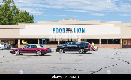 HICKORY, NORTH CAROLINA, USA-9/18/18: Building and sign of Food Lion Grocery supermarket, with one man in parking lot. Stock Photo