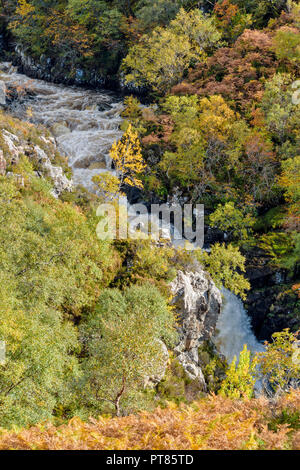 SUILVEN AND RIVER KIRKAIG SUTHERLAND SCOTLAND THE WATERFALL OR FALLS OF KIRKAIG IN AUTUMN Stock Photo