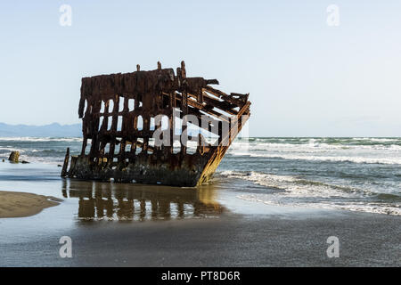 Wreck of the Peter Iredale at Fort Stevens State Park in Oregon, USA ...