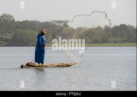 African fisherman throw net hi-res stock photography and images - Alamy