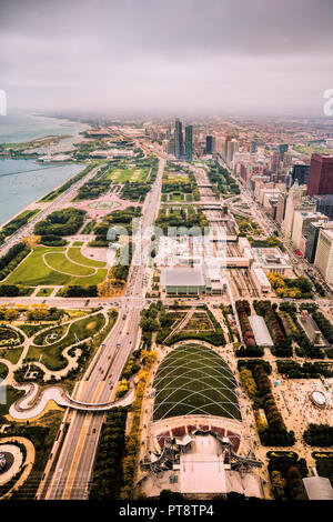 Aerial view of Millennium Park and downtown Chicago Stock Photo - Alamy