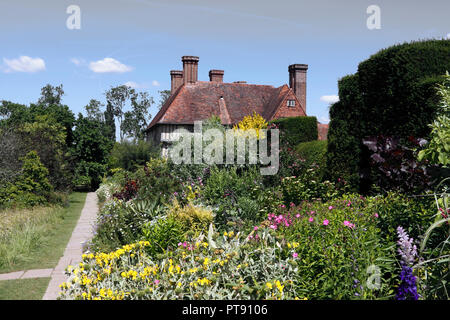 GREAT DIXTER HOUSE AND LONG BORDER IN SUMMER Stock Photo