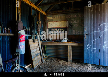 Old Nullabor Roadhouse workshop is now a historical display.  Nullarbor Roadhouse, South Australia Stock Photo