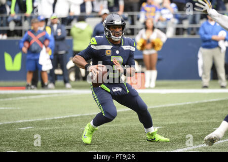Seattle, Washington, USA. 7th Oct, 2018. Quarterback RUSSELL WILSON (3) scrambles out of the pocket as the Los Angeles Rams play the Seattle Seahawks in a NFC West game at Century Link Field in Seattle, WA. Credit: Jeff Halstead/ZUMA Wire/Alamy Live News Stock Photo