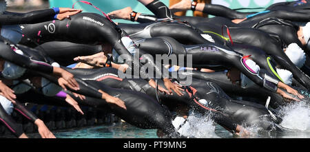 Buenos Aires, Argentina. 7th Oct, 2018. Athletes compete during the Women's Triathlon match at the 2018 Summer Youth Olympic Games in Buenos Aires, capital of Argentina, Oct. 7, 2018. Credit: Li Jundong/Xinhua/Alamy Live News Stock Photo