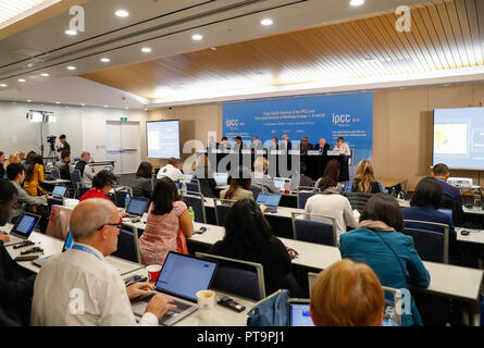 Incheon. 8th Oct, 2018. A press conference of the 48th seesion of the Intergovernmental Panel on Climate Change (IPCC) is held in South Korea's western port city of Incheon, Oct. 8, 2018. The IPCC, an international body assessing the science related to climate change, on Monday urged 'rapid and far-reaching' changes in all aspects of the entire world to fight against global warming after adopting a special report on global warming. Credit: Wang Jingqiang/Xinhua/Alamy Live News Stock Photo