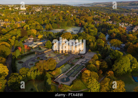 Wonderful Autumnal colours in Lister Park, Bradford, home of the amazing Cartwright Hall where a young David Hockney used to visit Stock Photo