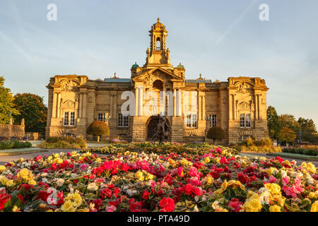 Wonderful Autumnal colours in Lister Park, Bradford, home of the amazing Cartwright Hall where a young David Hockney used to visit Stock Photo