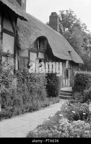 Anne Hathaway's Cottage, Shottery, Stratford upon Avon, Warwickshire, c1945-c1965. Creator: SW Rawlings. Stock Photo