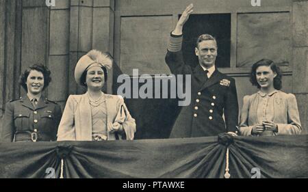 'The King and Queen with Princess Elizabeth and Princess Margaret on the Balcony of Buckingham Palac Creator: Daily Herald. Stock Photo