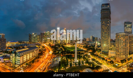 Panoramic view of the financial district skyline by night, Singapore Stock Photo