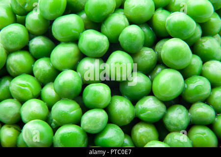fresh green peas ready to eat
