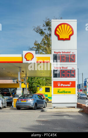 A busy Shell petrol station in Southern England, UK Stock Photo
