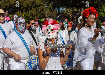 SAN ANTONIO, TEXAS, USA - OCTOBER 29, 2017 - People dance in the traditional procession for the Day of the Dead/Dia de los Muertos celebrations Stock Photo