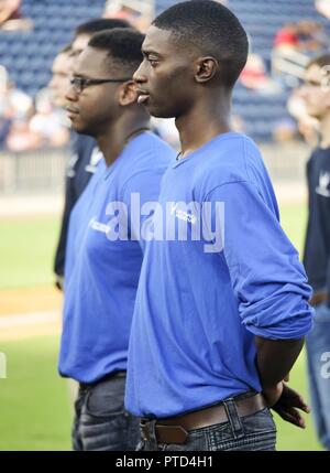 Delayed Entry Program Army Members of the Delayed Entry Program are sworn in to the U.S. Air Force ...