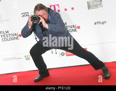 09 October 2018, North Rhine-Westphalia, Cologne: The actor Armin Rohde photographs on the red carpet on his arrival for a screening of the film 'So much time' as part of the Film Festival Cologne. Photo: Henning Kaiser/dpa Stock Photo