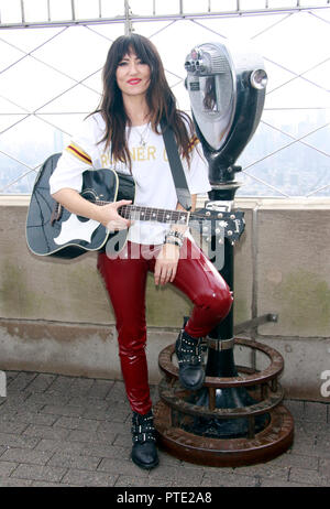 New York, NY, USA. 9th Oct, 2018. Grammy-nominated singer-songwriter, KT Tunstall, performs her classic hit Suddenly I See at The Empire State Building promoting her new album, 'Wax' in New York City on October 9, 2018. Credit: Diego Corredor/Media Punch/Alamy Live News Stock Photo
