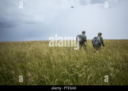 Army parachutists static line hi-res stock photography and images - Alamy