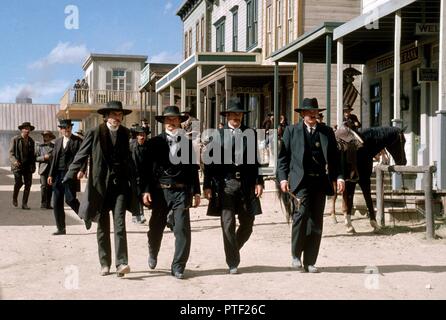 Original film title: WYATT EARP. English title: WYATT EARP. Year: 1994. Director: LAWRENCE KASDAN. Stars: DENNIS QUAID; KEVIN COSTNER. Credit: WARNER BROTHERS / Album Stock Photo