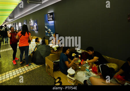 Filipino domestic helpers enjoying their Sunday ( day off ) in Hong Kong Central district. Stock Photo